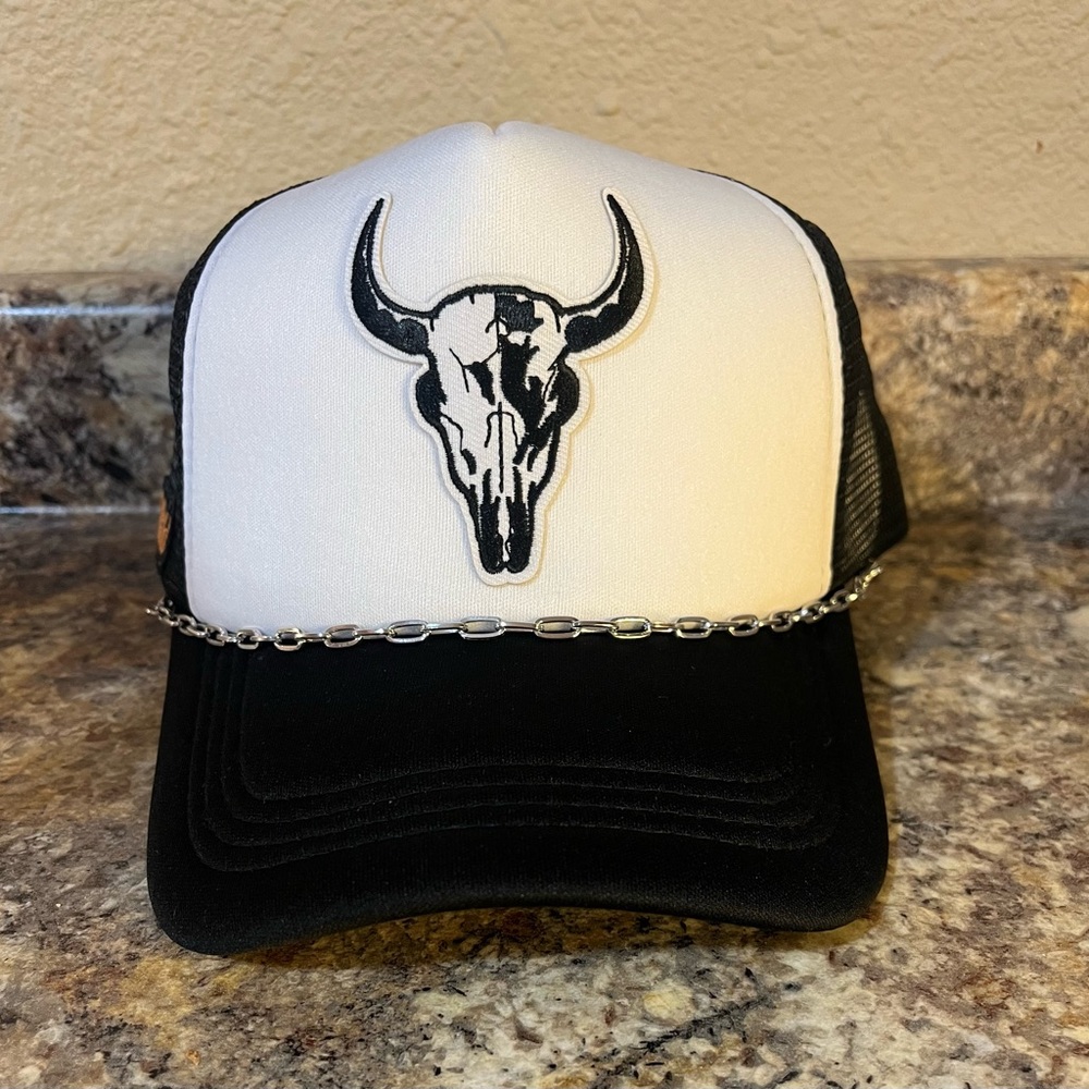 Black & White Bull Trucker Hat